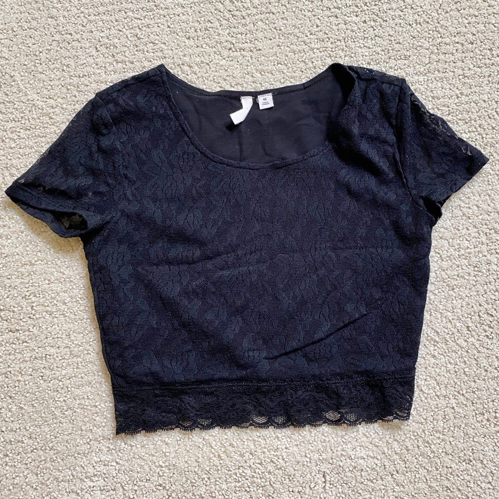 Lace short sleeve black crop top